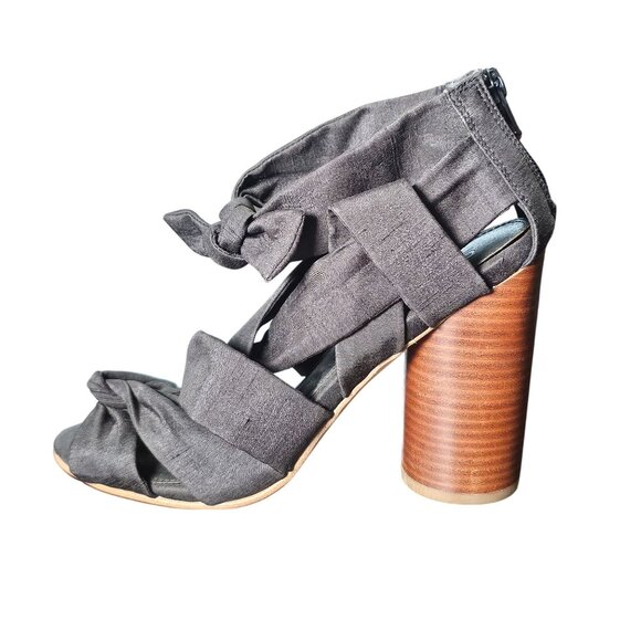 Black Heeled Sandals With Bow Accents & Wooden Block Heel size 9 - Picture 10 of 12